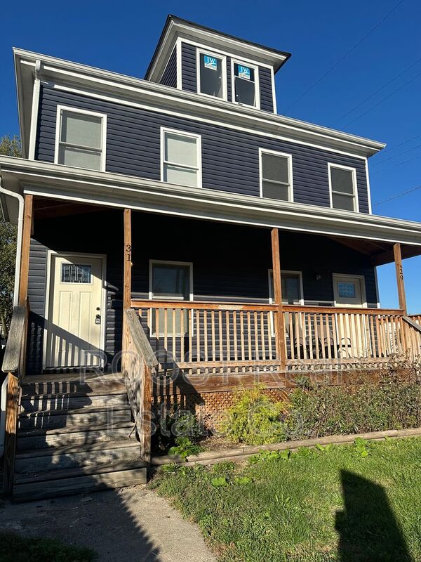 Columbus House: 31 Dana Ave