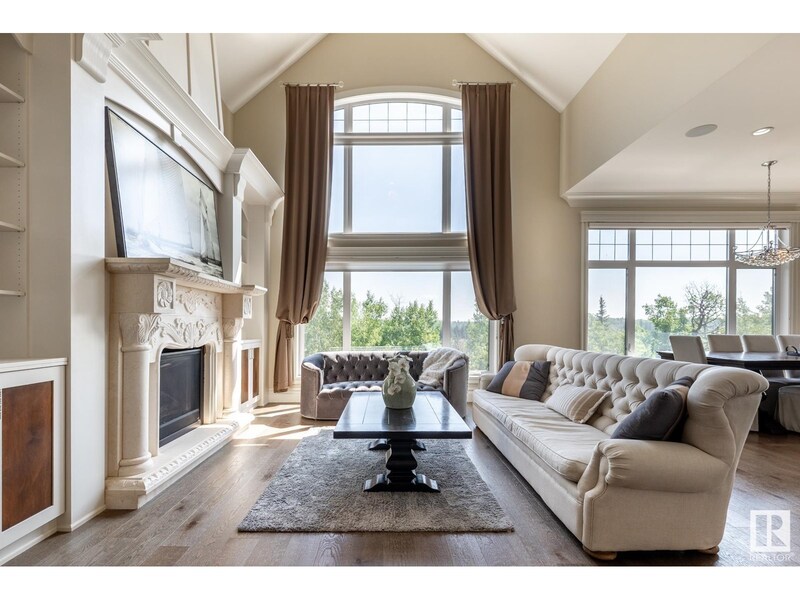 Edmonton House: 1018 Hollands Point Northwest