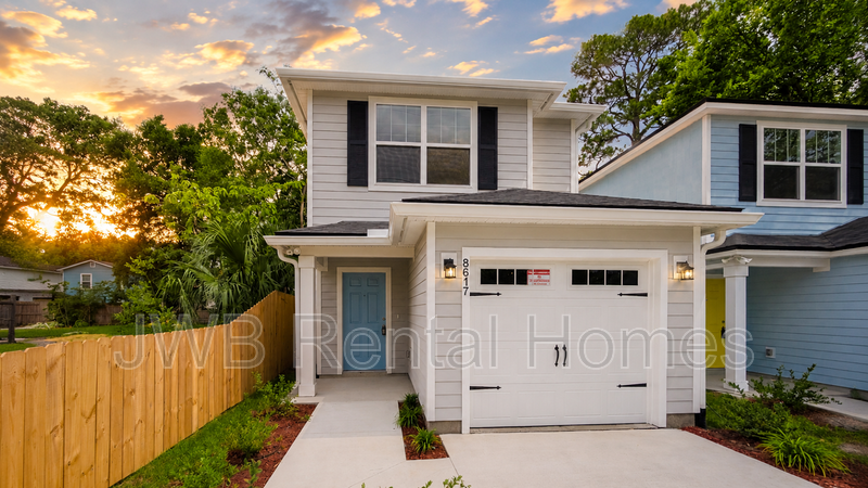 Jacksonville House: 8617 Dandy Ave