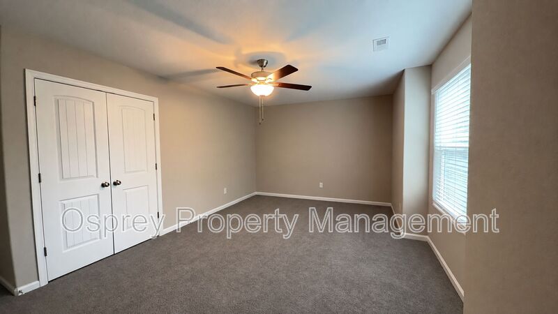 Spacious 4-Bedroom Norfolk Home with 2-Car Garage & Flexible Bonus Space - Photo 23