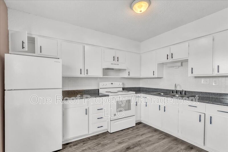 Harrisonville House: 701 Linwood Dr.