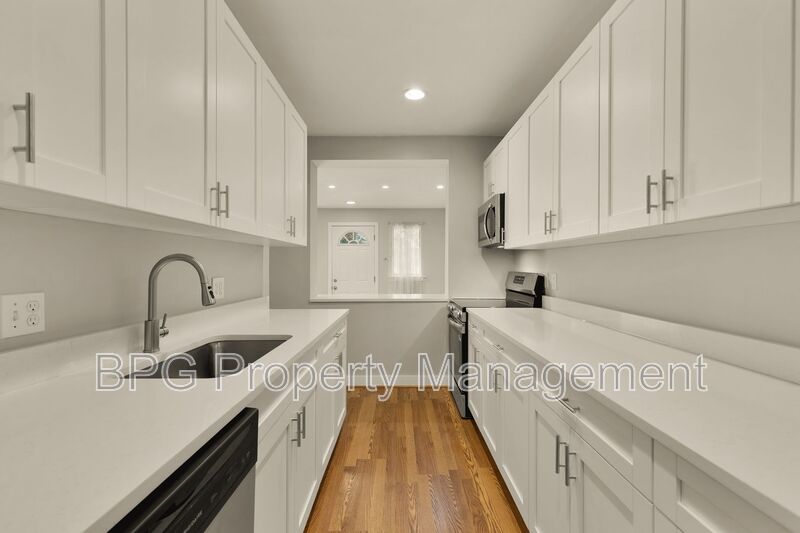 Washington Condo: 1710 37th ST. NW