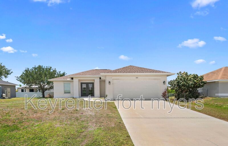 Cape Coral House: 202 NW 25th Pl
