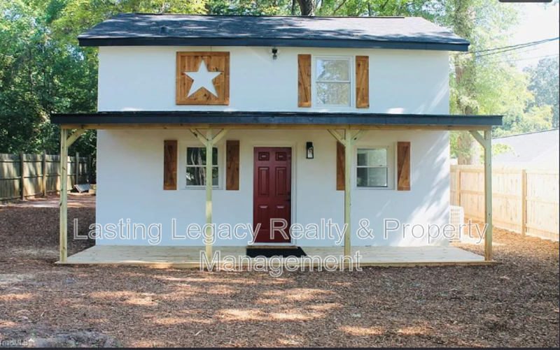 Mocksville House: 275 Milling Rd