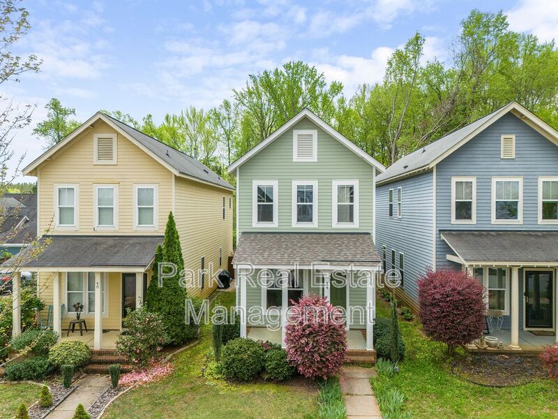 Pittsboro House: 44 Danbury Ct