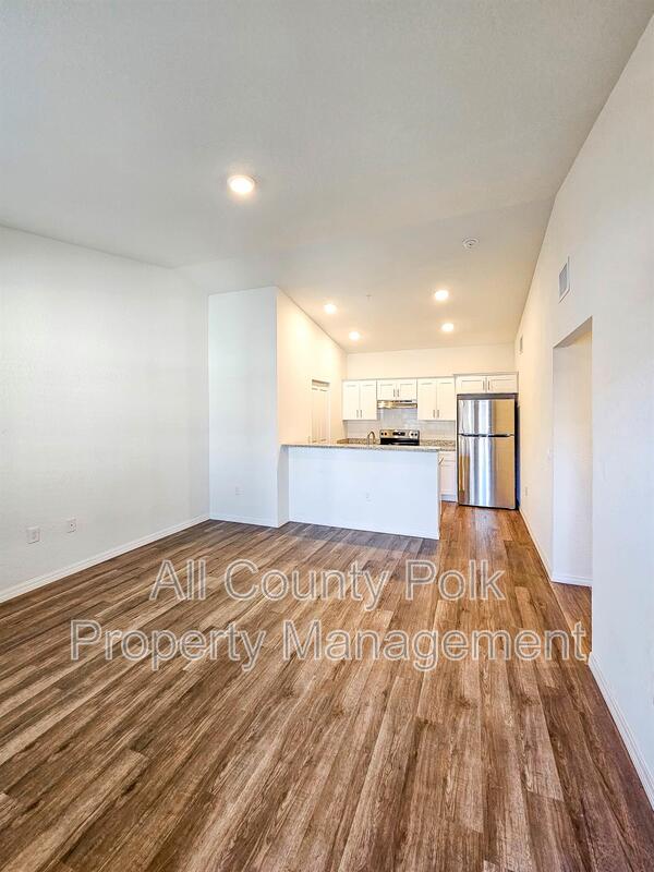 Lakeland Condo: 915 Ariana St.