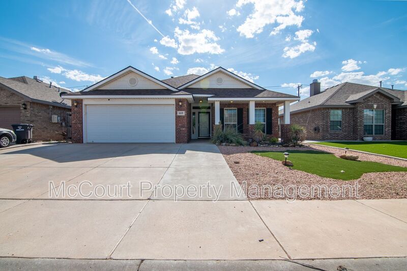 Midland House: 805 Candlestick Dr