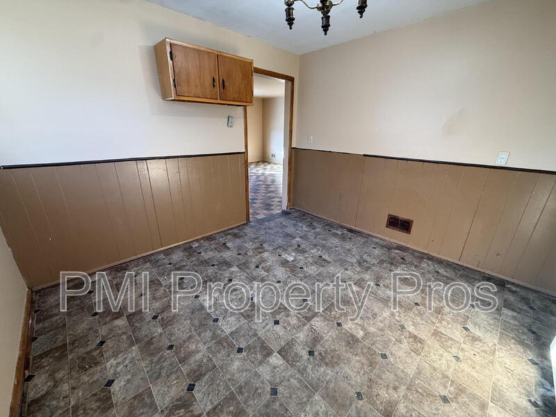 Milwaukee Condo: 5140 N 84th St