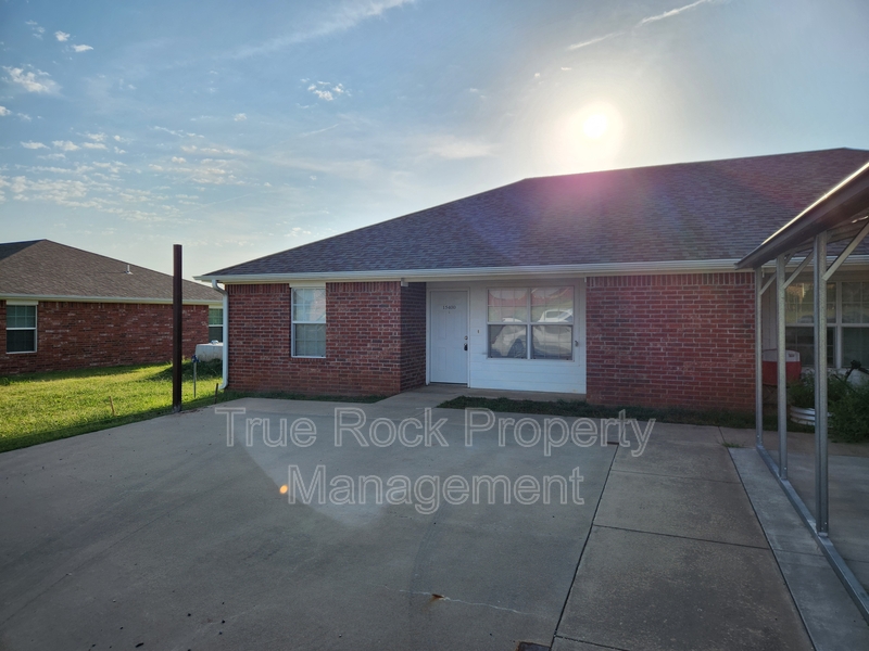 Ada House: 15400 County Road 3537