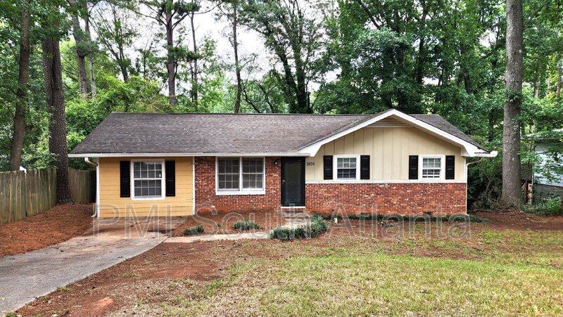 Forest Park House: 1028 Tamarack Trl
