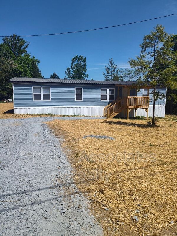 Asheboro House: 615 Rocwood Dr