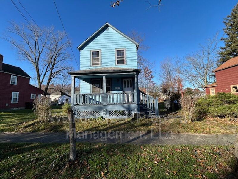 Elyria House: 561 Irondale St