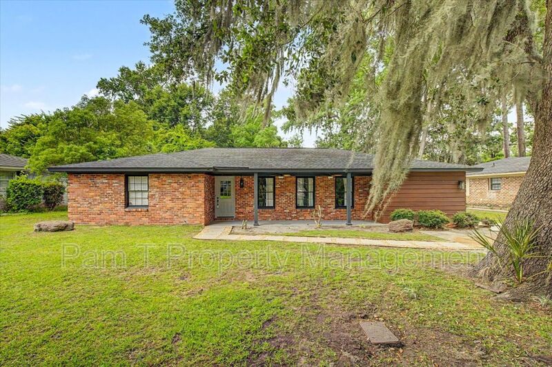 Savannah House: 1332 Grace Dr