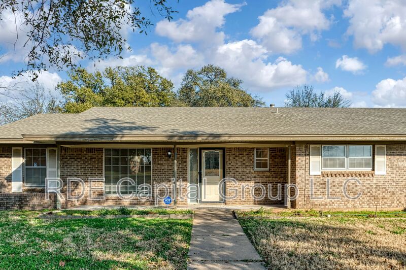 Pantego House: 1605 Arrowhead Dr.