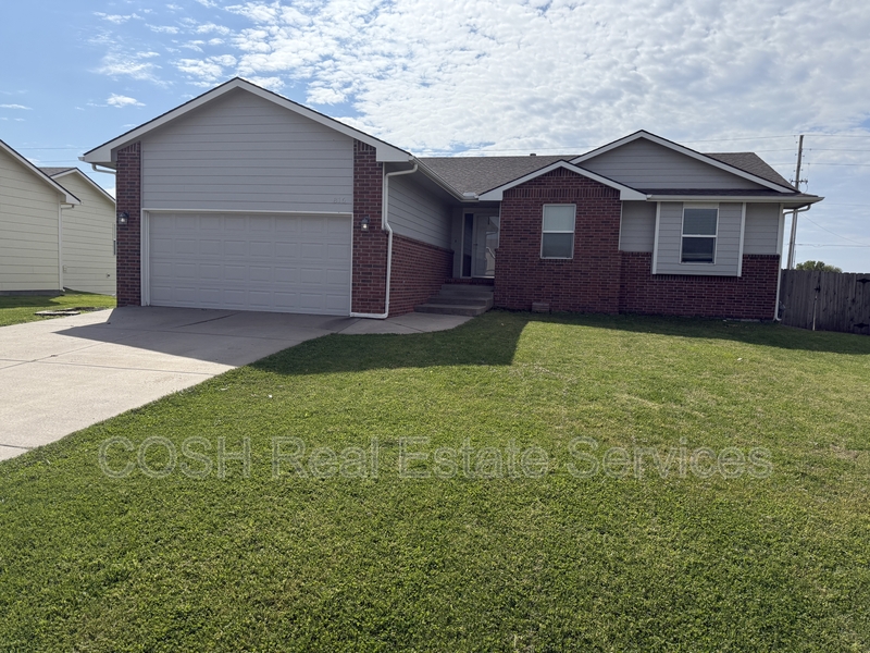 Maize House: 816 South Longbranch Drive