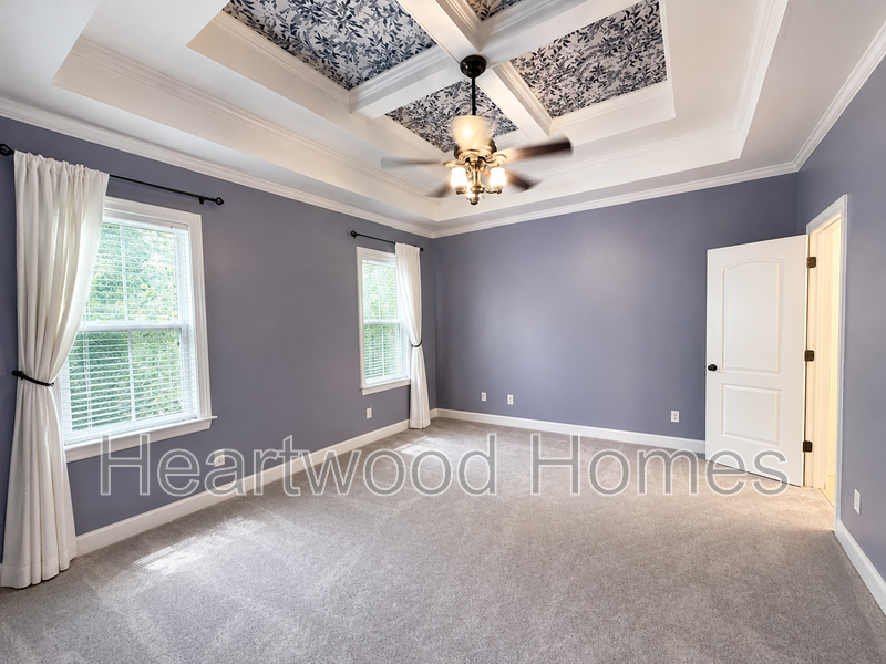 Columbia House: 432 Jackson Avenue