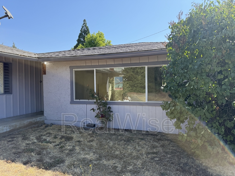 Roseburg Condo: 3028 NE Douglas Ave