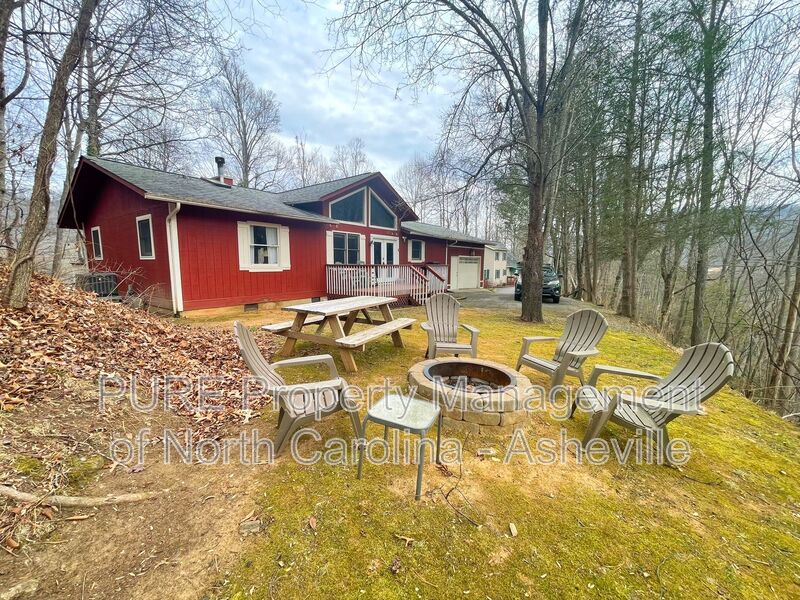 Maggie Valley House: 123 Long Drive