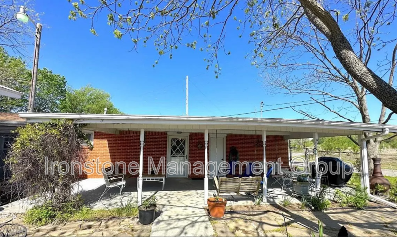 Tulsa House: 7791 81st West 81st Street South