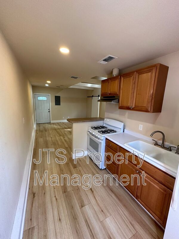 Carmichael House: 3515 Sue Pam Dr