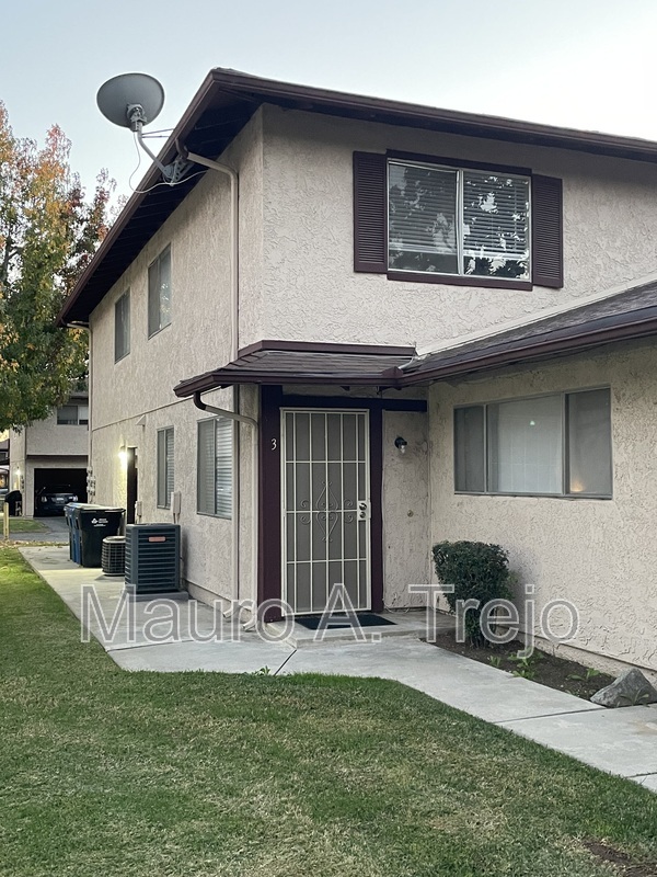 Azusa Condo: 1150 W Calle De Las Estrellas