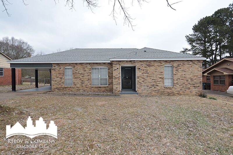 Memphis House: 3782 Wychemere Dr
