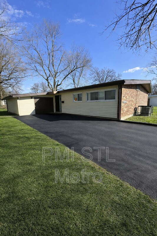 Berkeley House: 8439 Alder Avenue