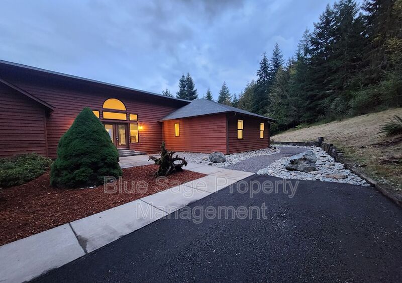 Sequim House: 1965 Baker View Dr
