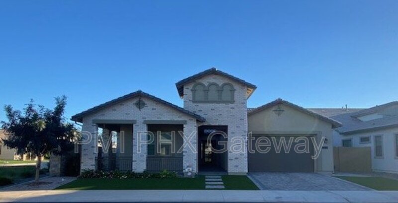 Gilbert House: 2353 E Athena Ave