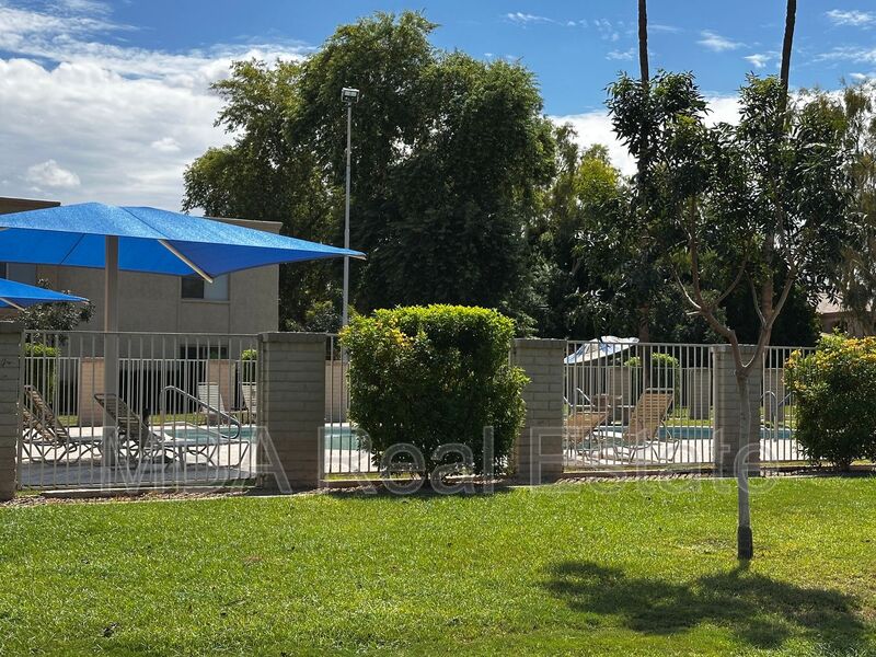 Scottsdale Condo: 8037 E Glenrosa Ave