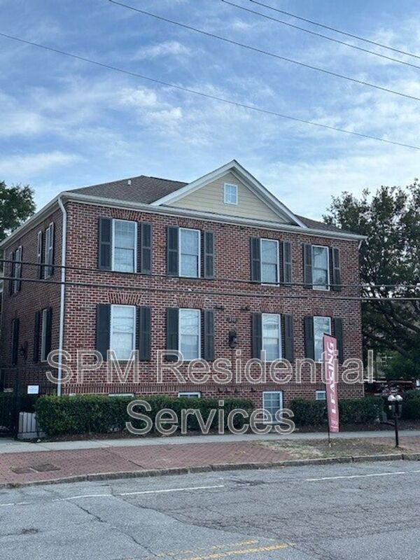 Wilmington House: 210 Red Cross St