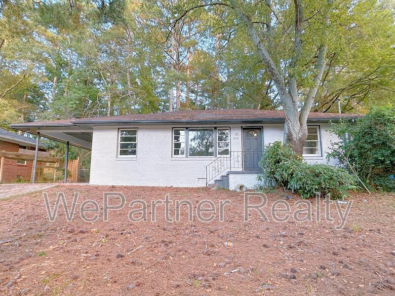 Atlanta House: 2744 Fairlane Dr SE,