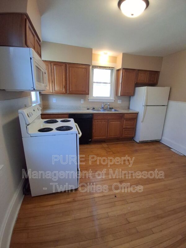 Saint Paul Condo: 987 Churchill Street #1
