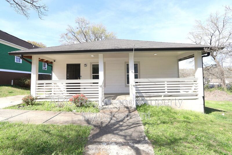 Atlanta House: 1095 Ira Street SW