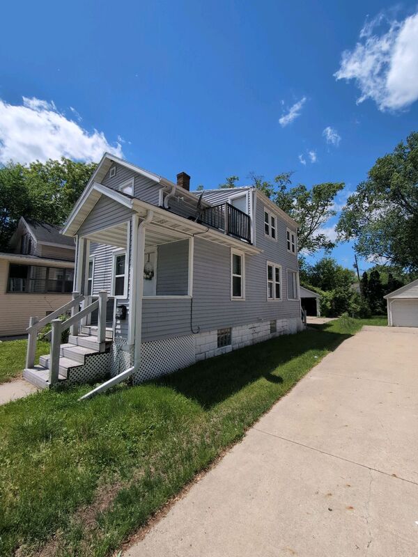 Green Bay Condo: 334 South Van Buren Street - Lower