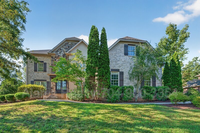 Monroe House: 2718 Old Course Rd