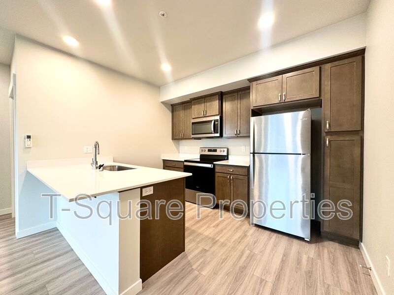 Mill Creek Apartment: 4124 148th St SE