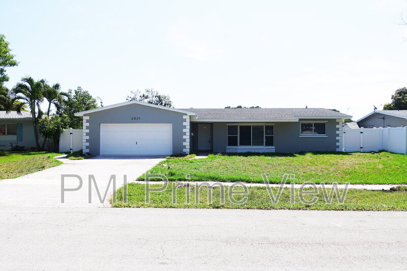 Pembroke Pines House: 2021 NW 86th Avenue