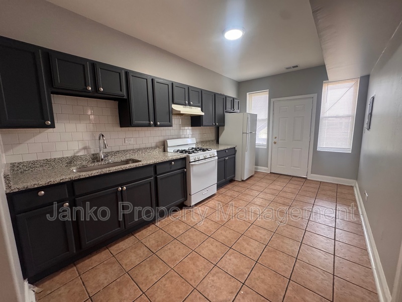 Chicago Condo: 525 N Homan Ave