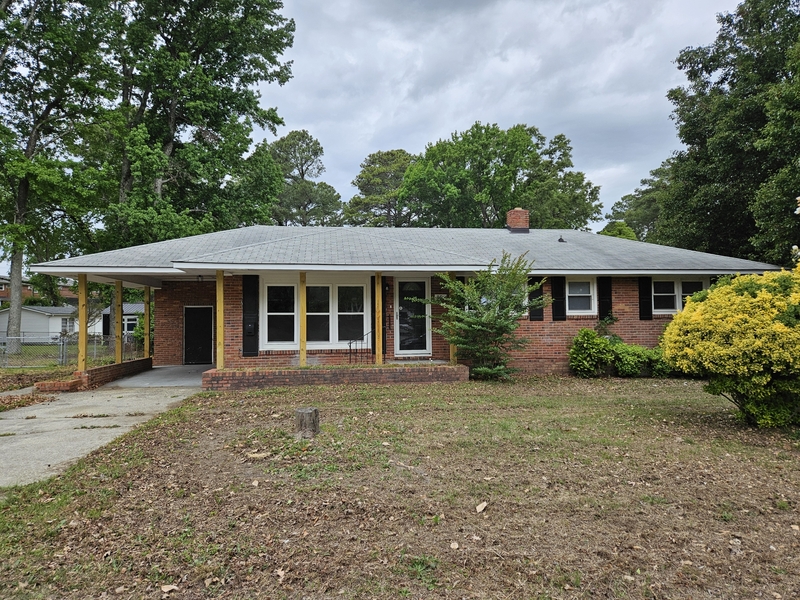 Fayetteville House: 853 Shannon Drive
