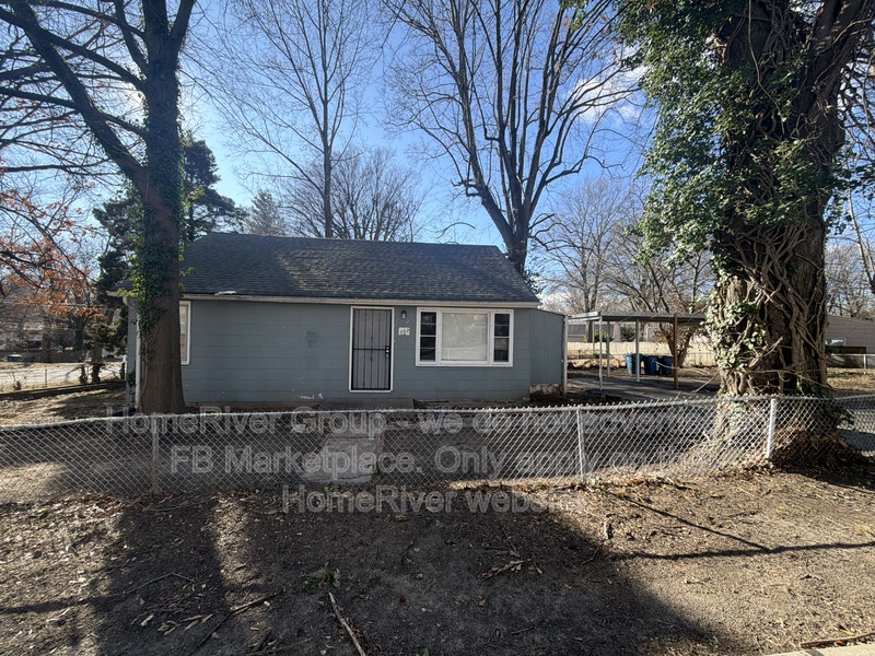 Saint Louis House: 202 Manning Ave