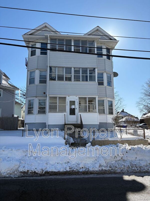 Pawtucket Condo: 250 Sayles Ave