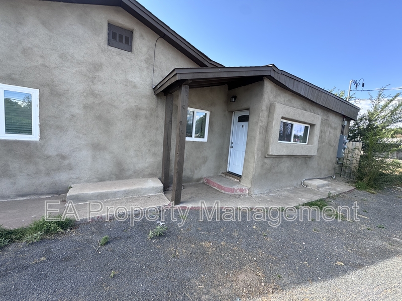 Albuquerque House: 419 Atrisco Dr SWUnit B