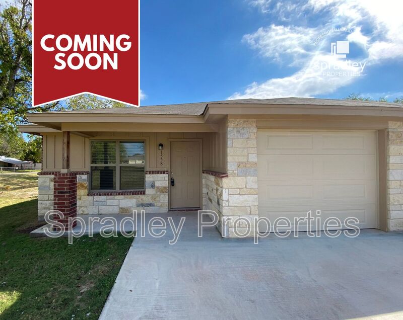 Little River-Academy Townhome: 1558 Brazos Rd