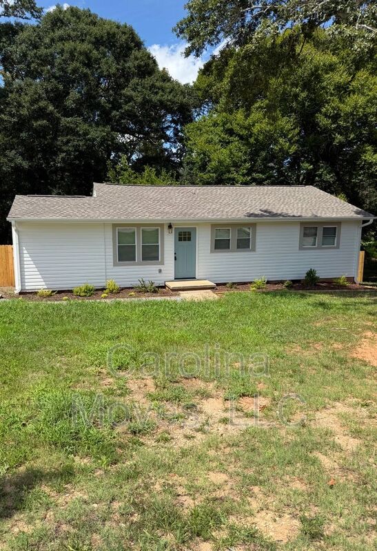 Grennville House: 5 Mayo Dr.