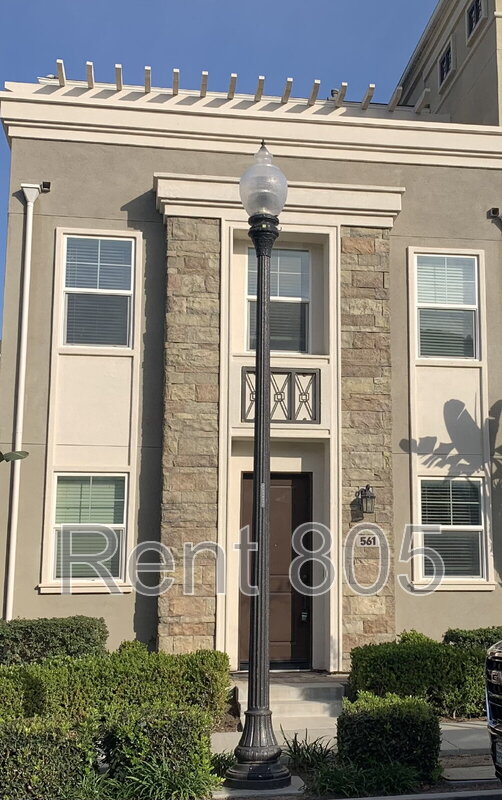 Oxnard House: 561 Winchester Drive