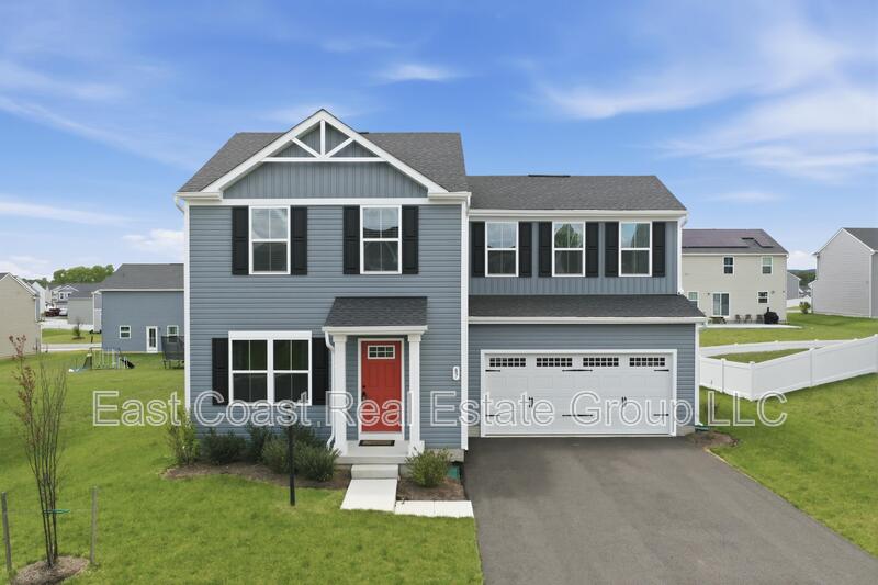Hedgesville House: 87 Changing Season Way