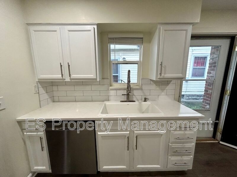 Charming 2-Bedroom, 1 Bathroom Duplex in Fountain Square!!! - Photo 11