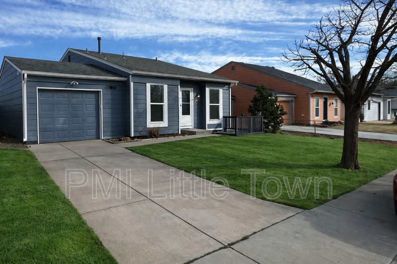 Aurora House: 1670 Halifax Way