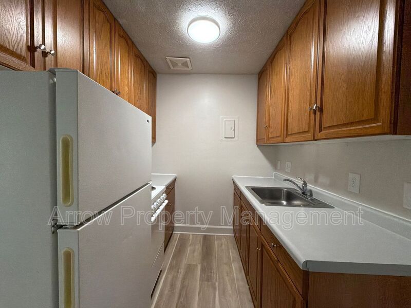 Lincoln Condo: 1215 E Street-9